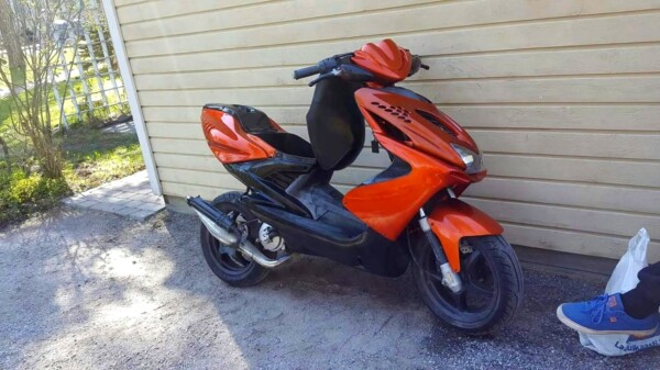 Ducktail, musta, Yamaha Aerox <-12 - Kuva 3