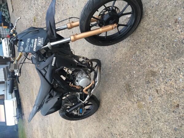KTM numerokilpi, musta - Kuva 2