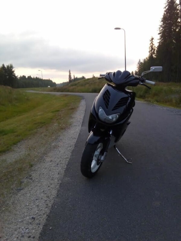 Tun'r etukate, musta, Yamaha Aerox <-12 - Kuva 5