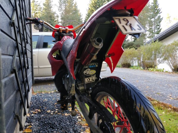 TNT katesarja, Derbi Senda X-Race, punainen - Kuva 2