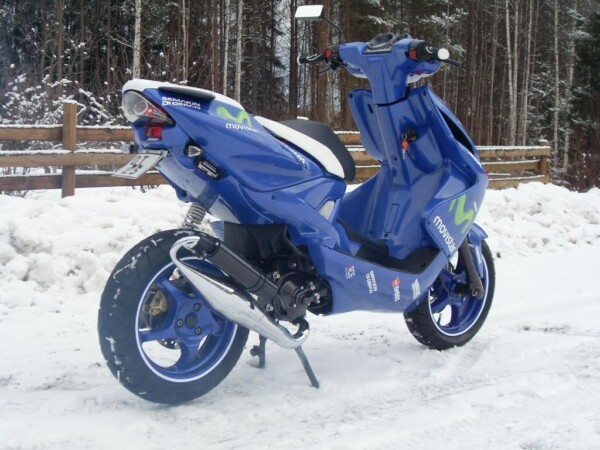 Penkinpäällinen musta/valko, Yamaha Aerox - Kuva 3