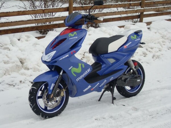 Penkinpäällinen musta/valko, Yamaha Aerox - Kuva 2