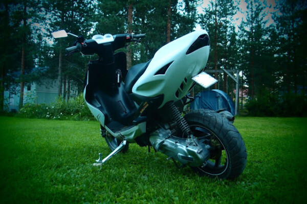 STR8 Black Line tummennettu LED-takavalo, Yamaha Aerox <-12 - Kuva 3