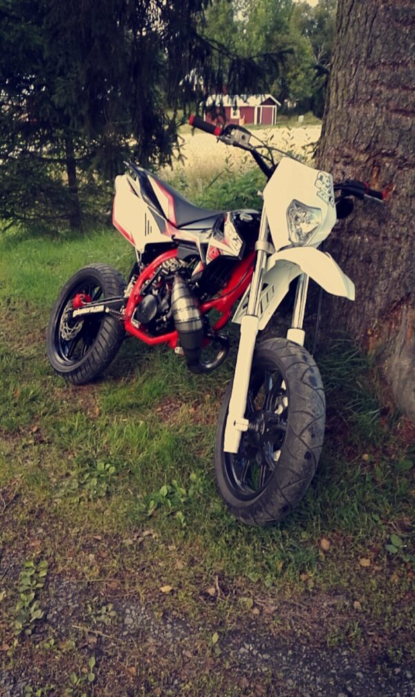 HP super motard lokasuoja, valkoinen - Kuva 4